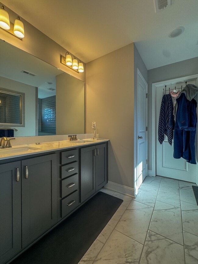 Building Photo - Spacious 4 Bed 3 Bed Home in Pine Forest School District