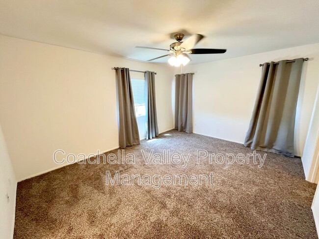 Building Photo - 532 Calle Vibrante