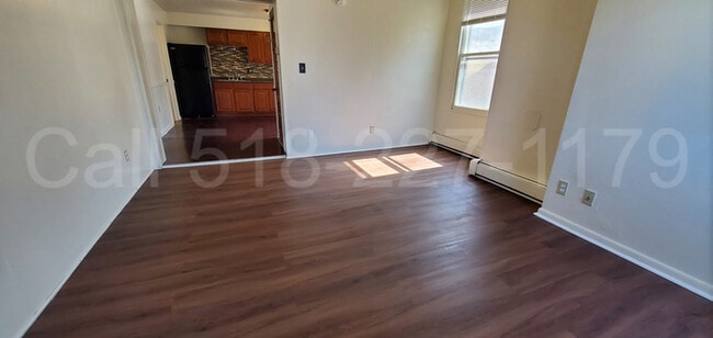 Building Photo - 2 Bedroom 1 Bath in Troy's HVCC Neighborhood