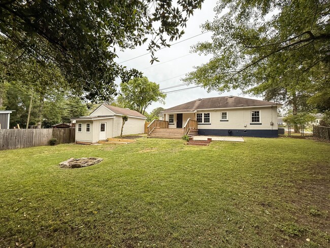 Building Photo - 2515 Camille Dr