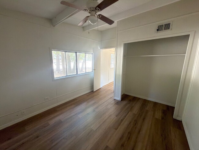 Building Photo - 2 bed 1 bath. Vinyl plank throughout. Yard maintenance included. Close to San Marcos Outlet Malls.