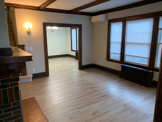 Building Photo - 24 Bellevue Place