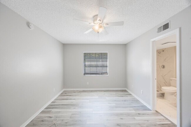 Building Photo - The Oaks at Safety Harbor 3 bedroom 2 bath **WEEKEND ONLY SPECIAL $500 OFF MOVE IN COST****