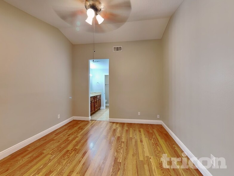 Building Photo - 6517 Seafairer Dr