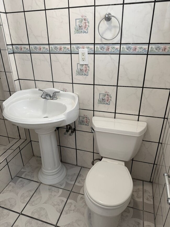 Building Photo - Charming 4-Bedroom Home for Rent in San Be...