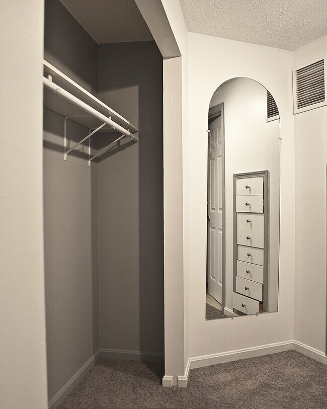 Building Photo - Demetrias Place