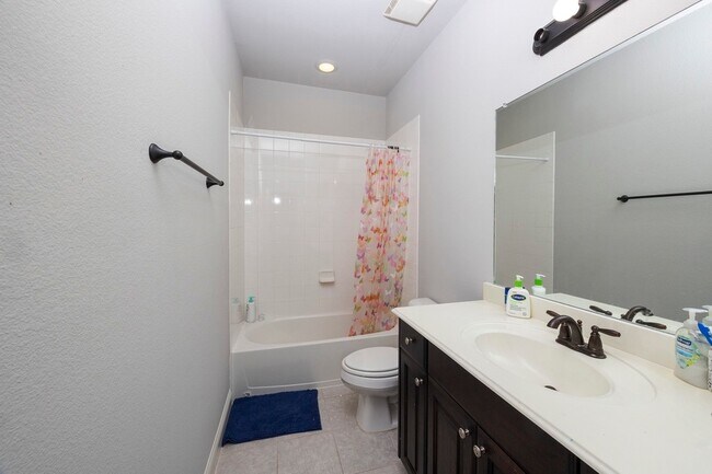 Building Photo - 5579 Lightfoot Ln