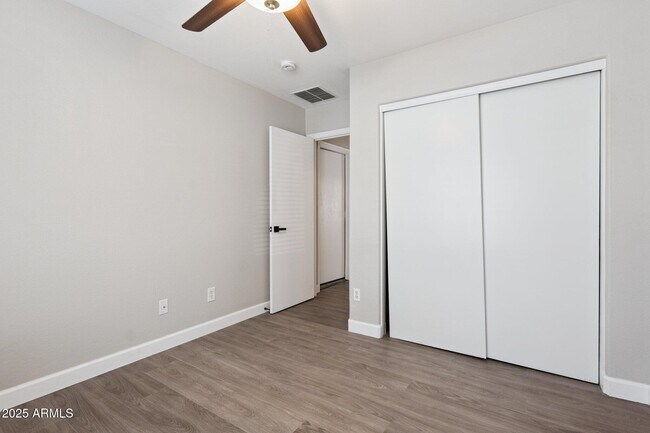 Building Photo - 5409 S 10th Ave
