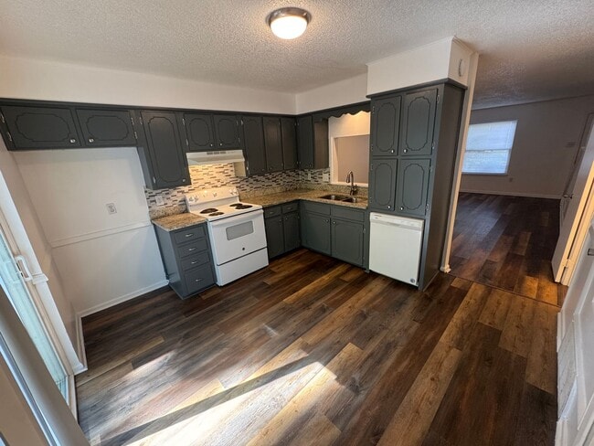 Building Photo - 8304 Woodview Dr N