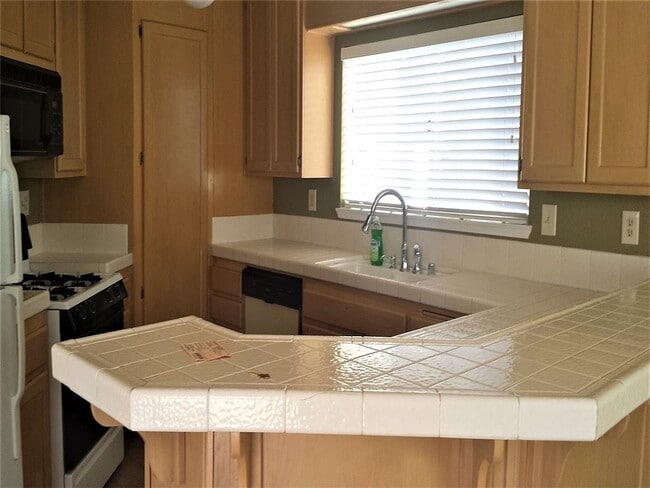 Building Photo - 23166 Rancho Peak Pl