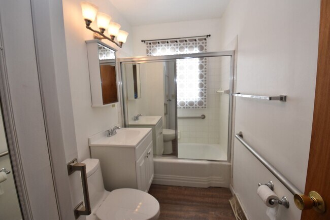 Building Photo - Mishawaka 3 bed 1 1/2 bath by Marion Highs...
