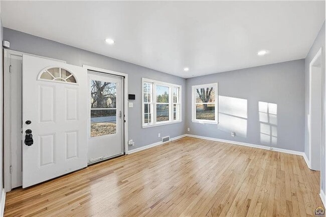 Building Photo - 2116 SW Plass Ave