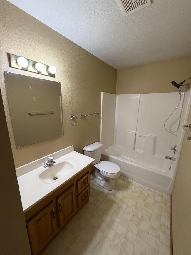 Building Photo - 104 SouthWoods Court - A