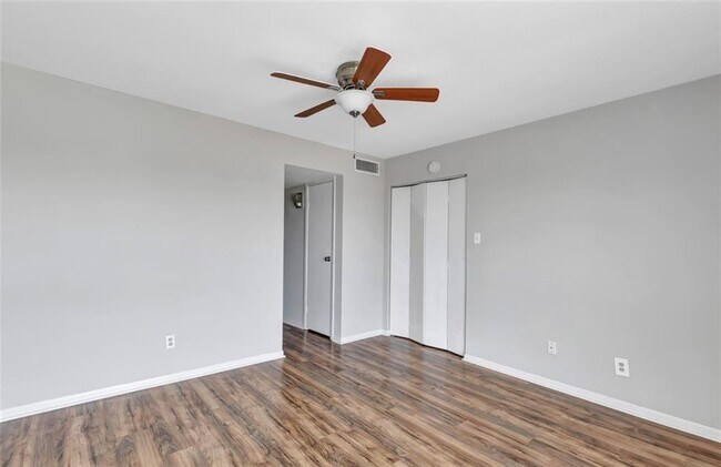 Building Photo - 2820 S Bartell Dr