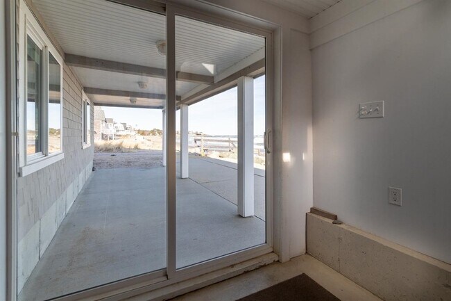 Building Photo - 1056 Ocean Blvd