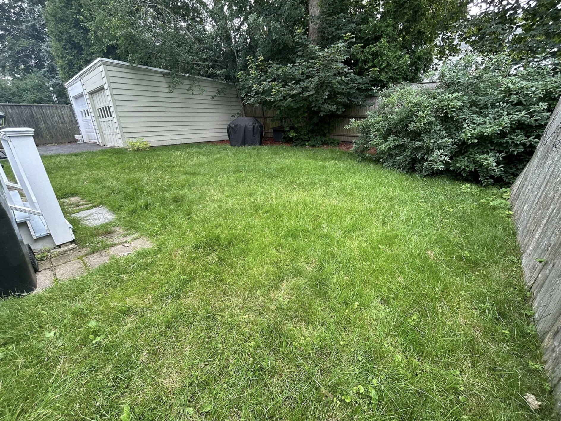 Shared backyard, great for grilling and relaxing - 5 Larchmont Rd