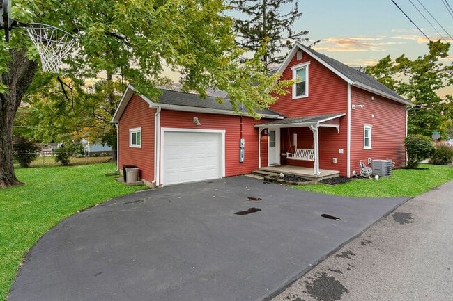 Building Photo - 349 S Chillicothe St