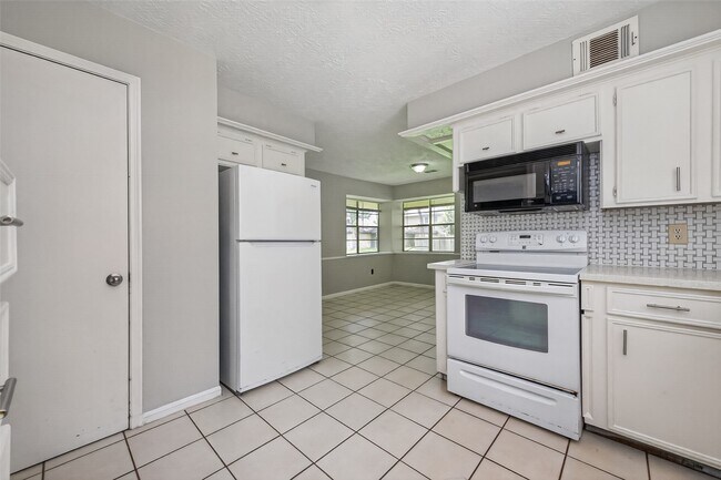 Building Photo - 5703 Green Timbers Dr