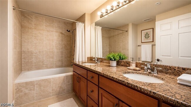 Building Photo - 13100 Bella Casa Cir