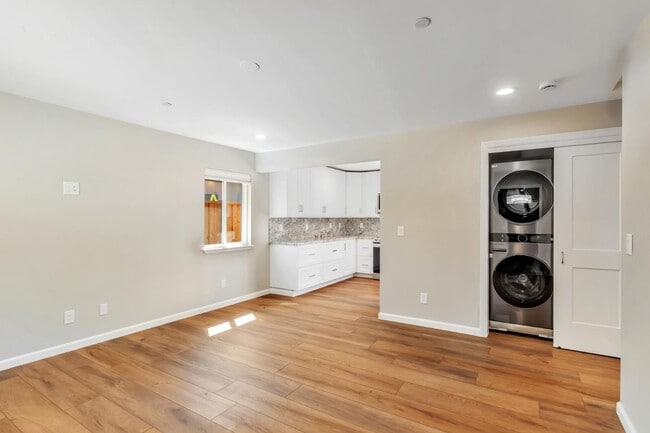 Building Photo - 1958 Woodside Rd