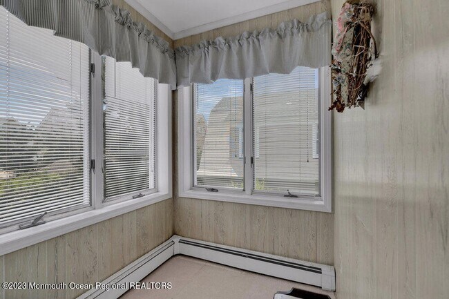 Building Photo - 683 Main Ave