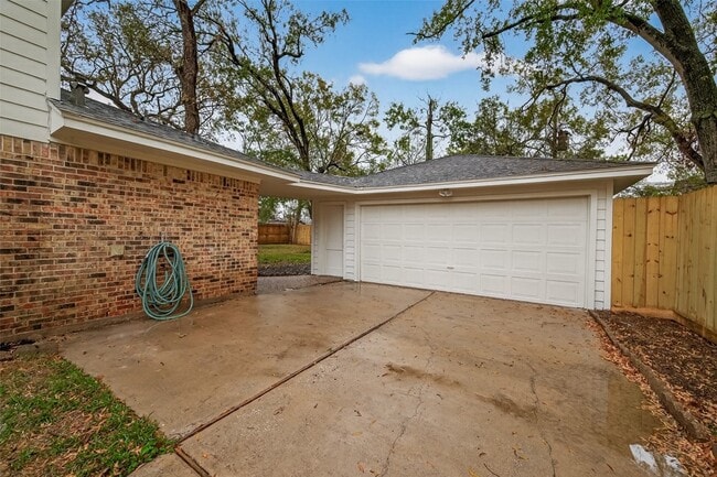 Building Photo - 422 Willow Vista Dr