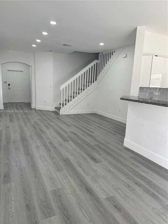 Building Photo - 8246 NW 108th Ave