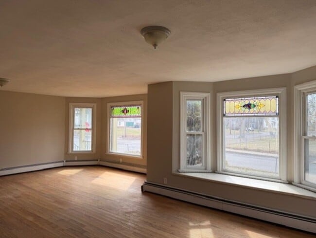 Building Photo - 329 Salt Springs Rd