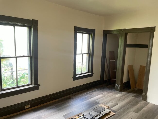 Building Photo - 418 N Barstow St