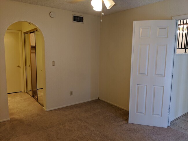 Building Photo - 3 Bedroom Home in Papago! Close to Tempe a...