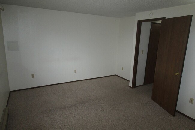 Building Photo - 6806 N Hamilton St