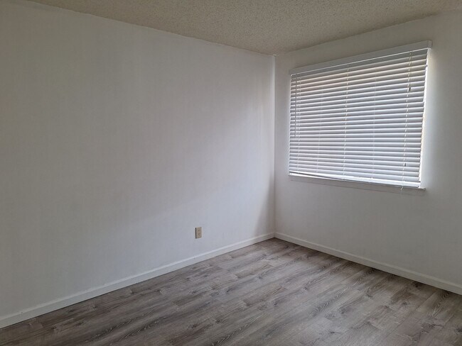 Building Photo - 12851 Daybreak Cir