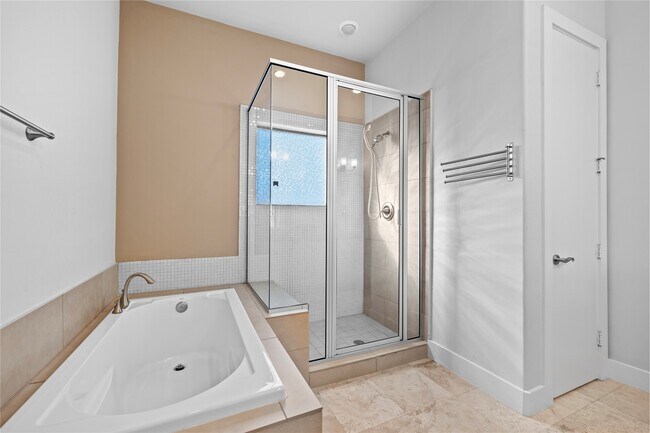 Building Photo - 2417 Charleston St