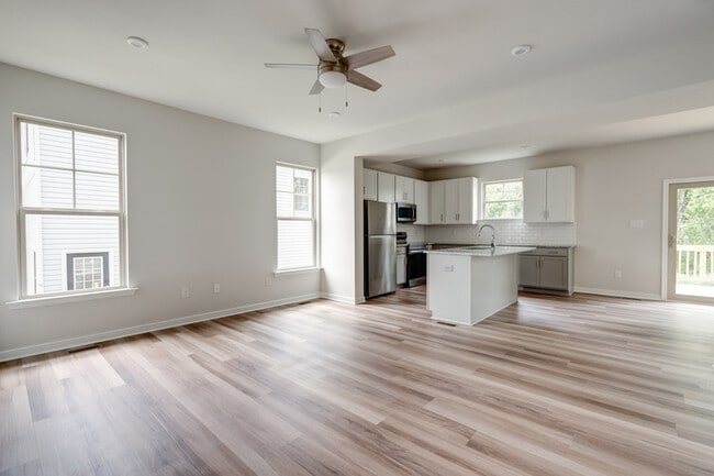 Building Photo - 321 Northfield Hts Ln