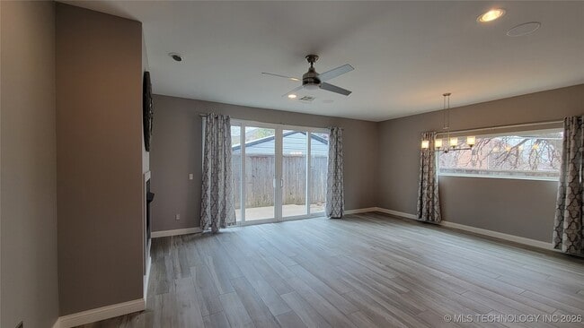 Building Photo - 1430 S Quincy Ave