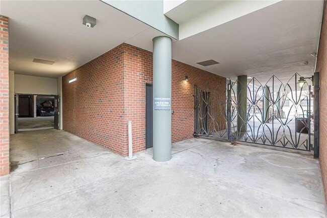 Building Photo - 620 Glen Iris Dr NE