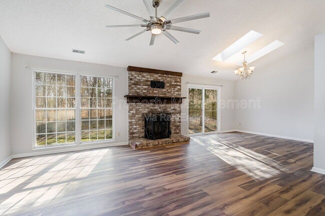 Building Photo - 11100 Deerpath Ct