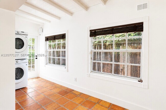 Building Photo - 4134 Ventura Ave