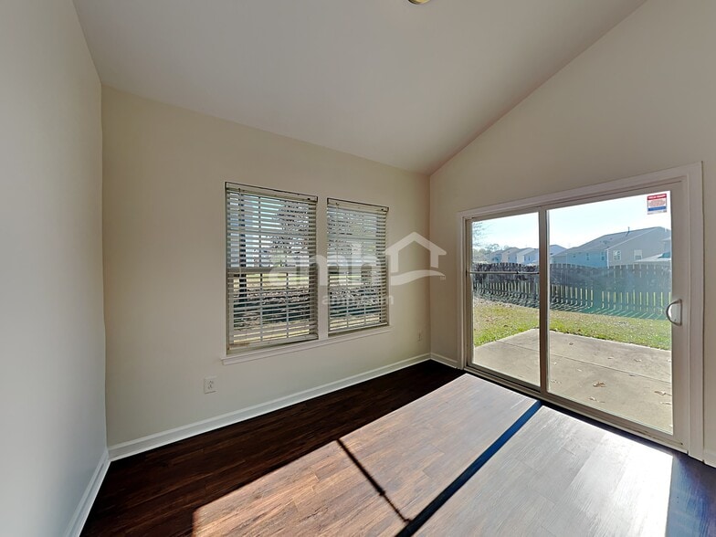 Building Photo - 4462 Roundwood Ct