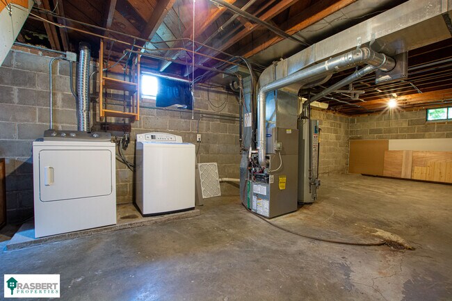 Building Photo - 5808 Western Ave