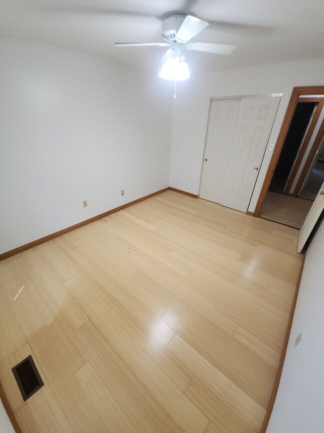 Building Photo - Spacious Home in Ladue Schools