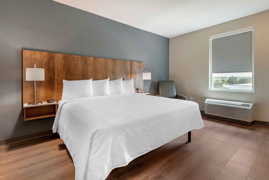 Building Photo - Furnished Studio-Colorado Springs - Center Park