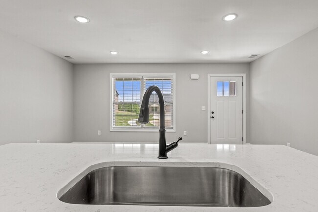 Building Photo - 5009 Melana Wy