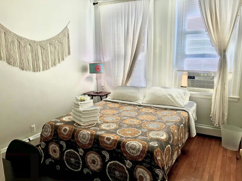 Building Photo - 109 Strathmore Rd