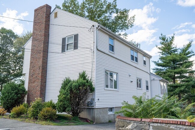 Building Photo - 86 Winchester St
