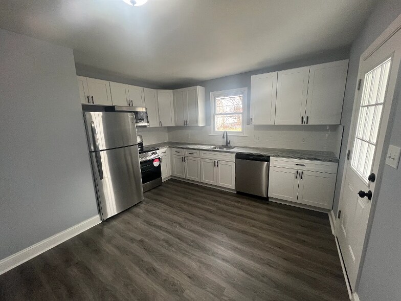 Building Photo - 231 Adams St