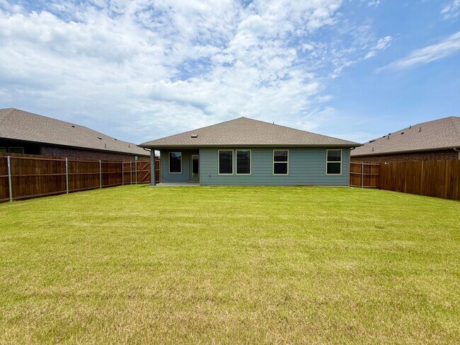 Building Photo - 1116 Riverbrook Ln