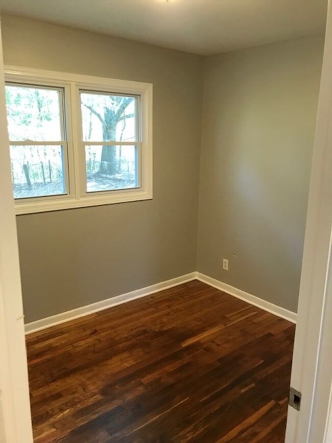 Building Photo - 3 Bedroom 1 Bathroom Single Family Home! A...