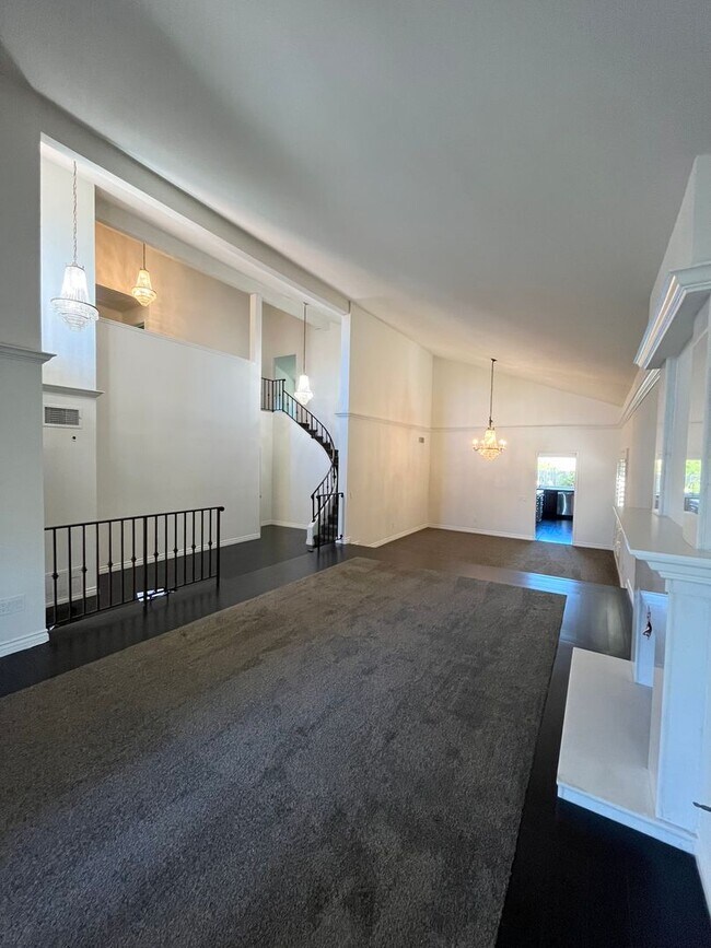 Building Photo - 4925 Regla Ct
