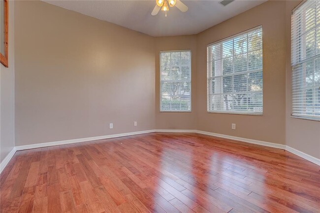 Building Photo - 10215 Evergreen Hill Dr